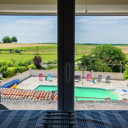 Spacious Holiday In Sur Seugne With Swimming Pool Fléac-sur-Seugne