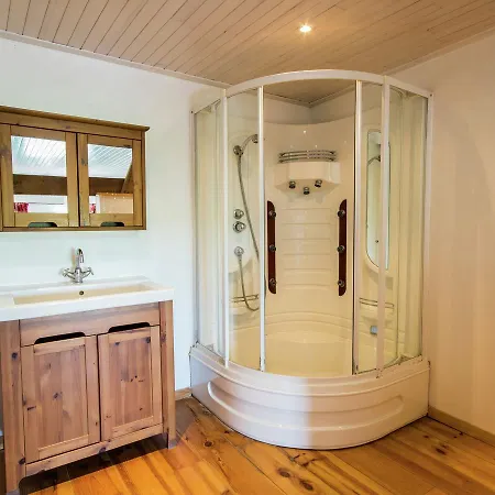 Spacious Holiday In Sur Seugne With Swimming Pool Vakantiehuis *