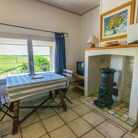 Vakantiehuis Spacious Holiday In Sur Seugne With Swimming Pool