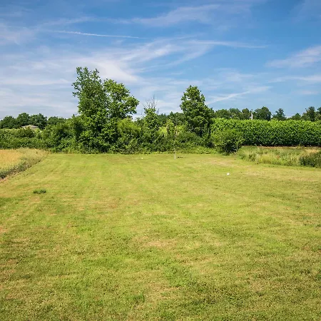 Spacious Holiday In Sur Seugne With Swimming Pool *