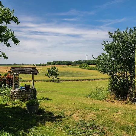Spacious Holiday In Sur Seugne With Swimming Pool