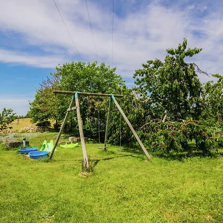 Spacious Holiday In Sur Seugne With Swimming Pool