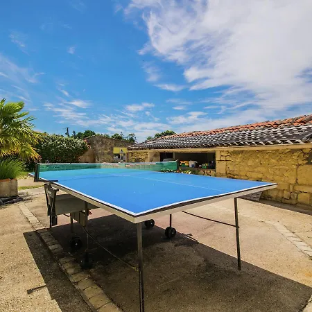 Spacious Holiday In Sur Seugne With Swimming Pool