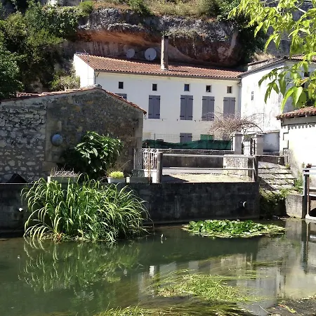 Spacious Holiday In Sur Seugne With Swimming Pool * Fléac-sur-Seugne